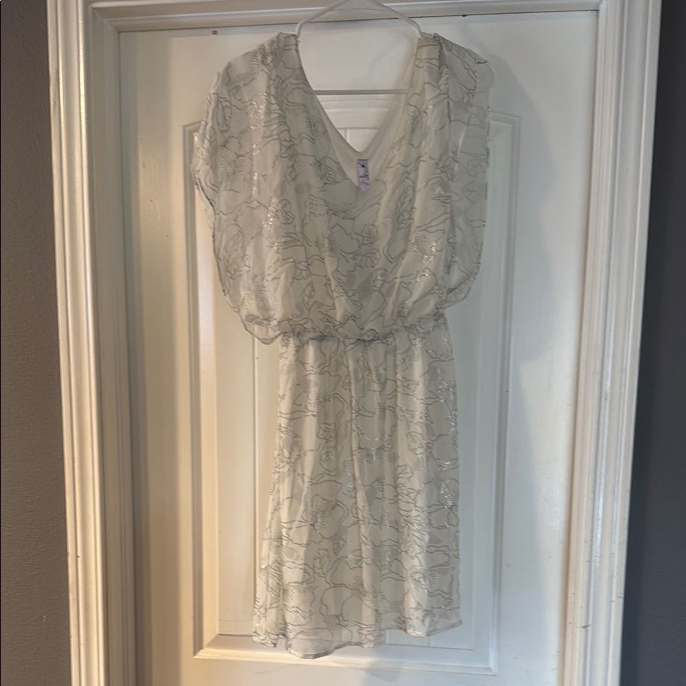 Francesca's Collections White and Silver Mini Sundress with Flutter Sleeves